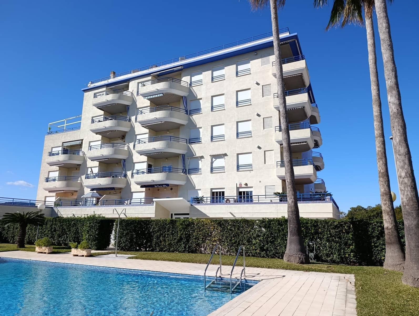 Apartamento de 2 habitaciones en Oliva en alquiler con piscina garaje - 700 € (Ref: 9562041)