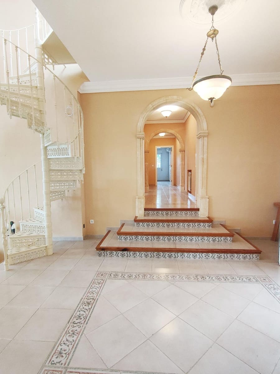 6 bedroom Villa for sale in La Sella with garage - € 965,000 (Ref: 9591505)