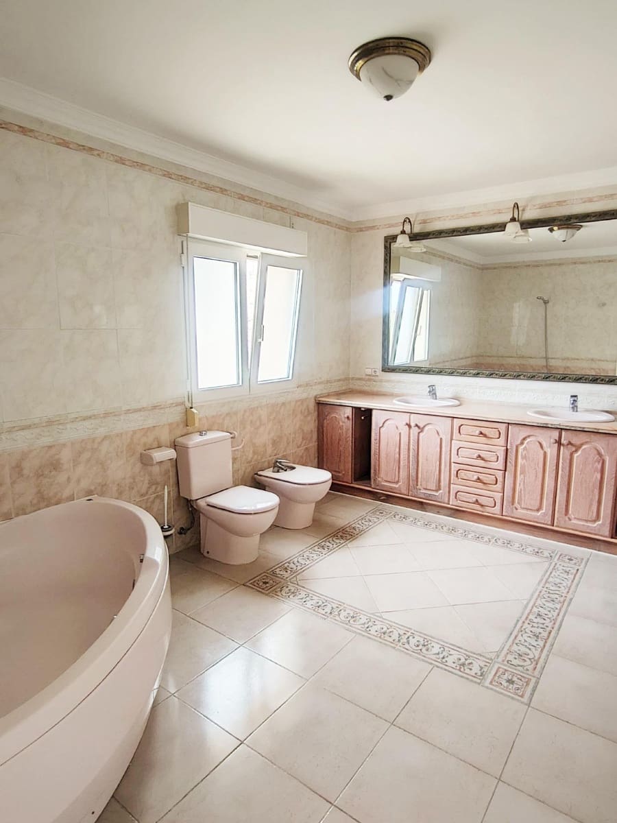 6 bedroom Villa for sale in La Sella with garage - € 965,000 (Ref: 9591505)