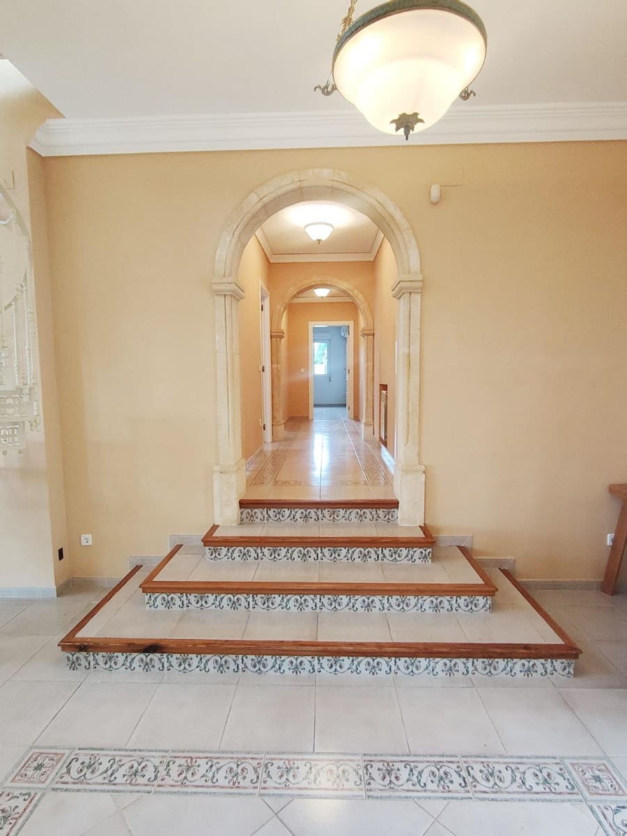 6 bedroom Villa for sale in La Sella with garage - € 899,000 (Ref: 9591505)