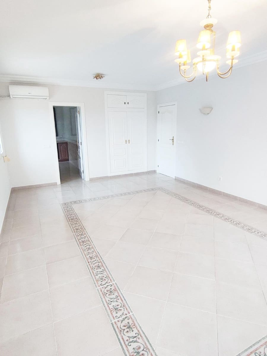 6 bedroom Villa for sale in La Sella with garage - € 899,000 (Ref: 9591505)