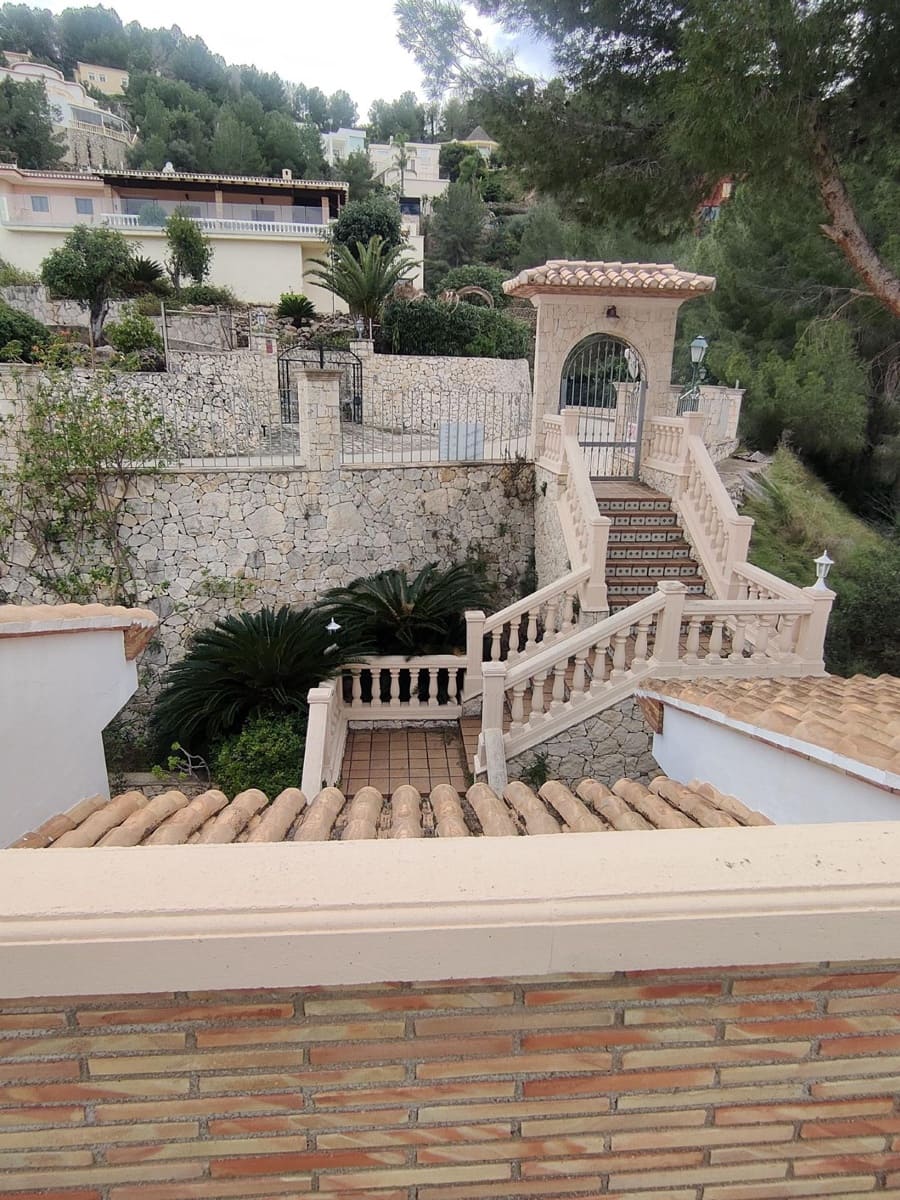 6 bedroom Villa for sale in La Sella with garage - € 899,000 (Ref: 9591505)