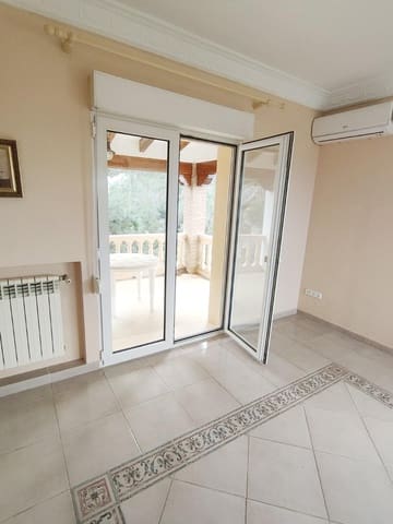 6 Zimmer Villa zu verkaufen in La Sella mit Garage - 899.000 € (Ref: 9591505)