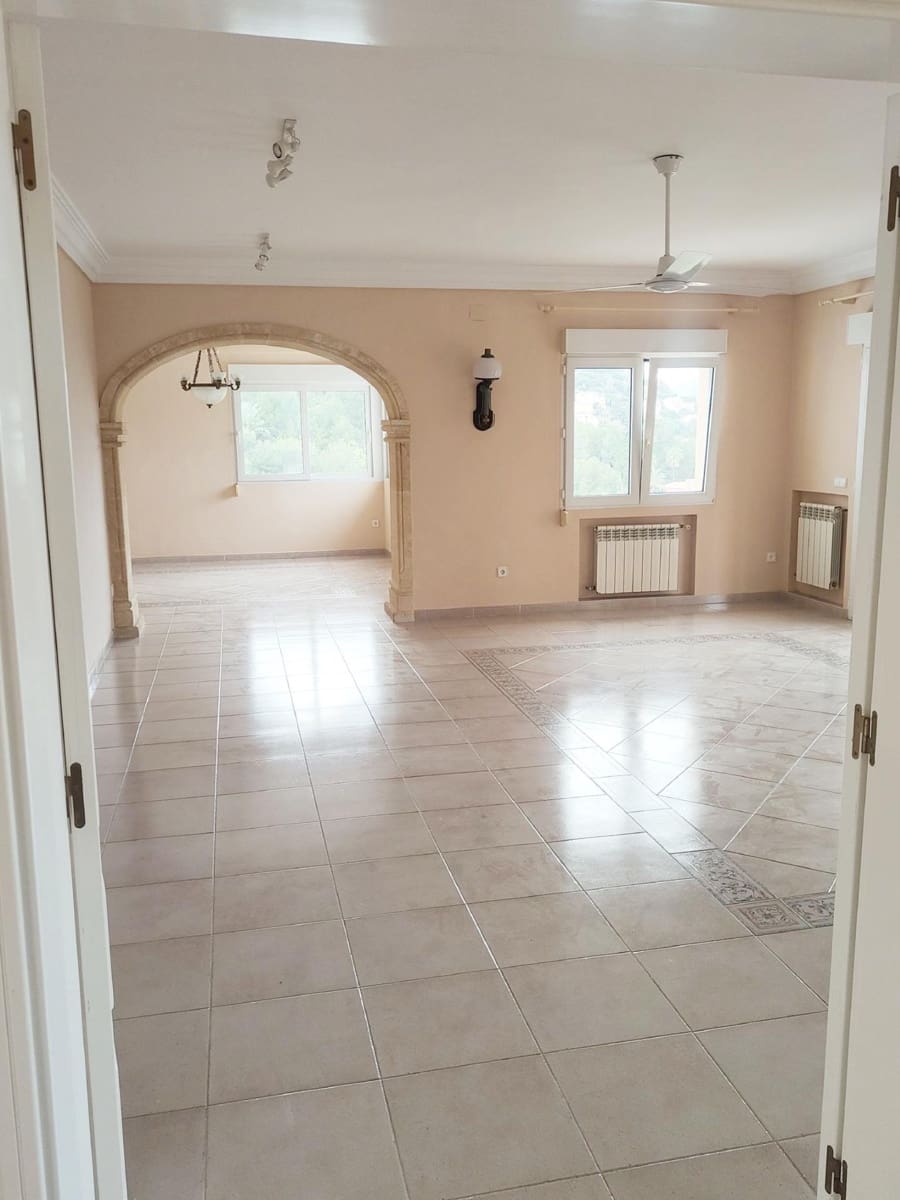 6 bedroom Villa for sale in La Sella with garage - € 899,000 (Ref: 9591505)
