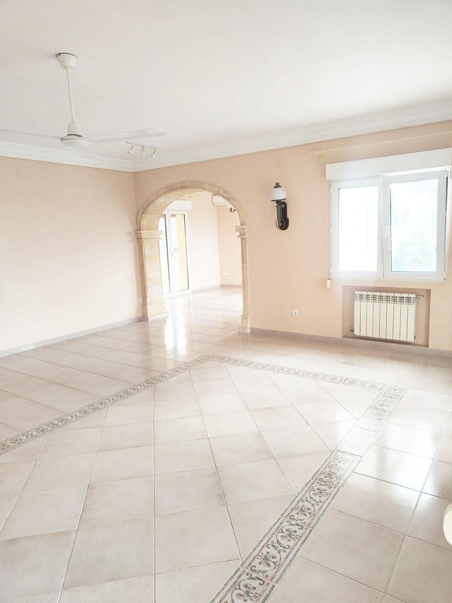6 bedroom Villa for sale in La Sella with garage - € 899,000 (Ref: 9591505)