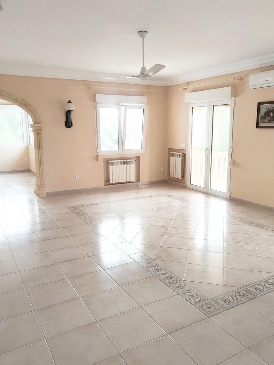 6 bedroom Villa for sale in La Sella with garage - € 899,000 (Ref: 9591505)