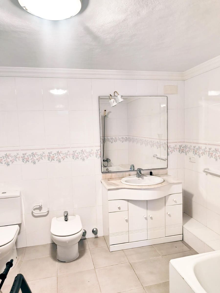 6 bedroom Villa for sale in La Sella with garage - € 899,000 (Ref: 9591505)