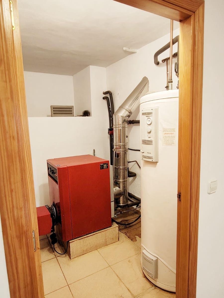 6 bedroom Villa for sale in La Sella with garage - € 899,000 (Ref: 9591505)