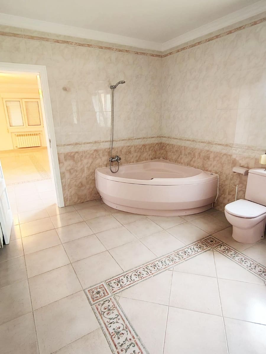 6 bedroom Villa for sale in La Sella with garage - € 899,000 (Ref: 9591505)