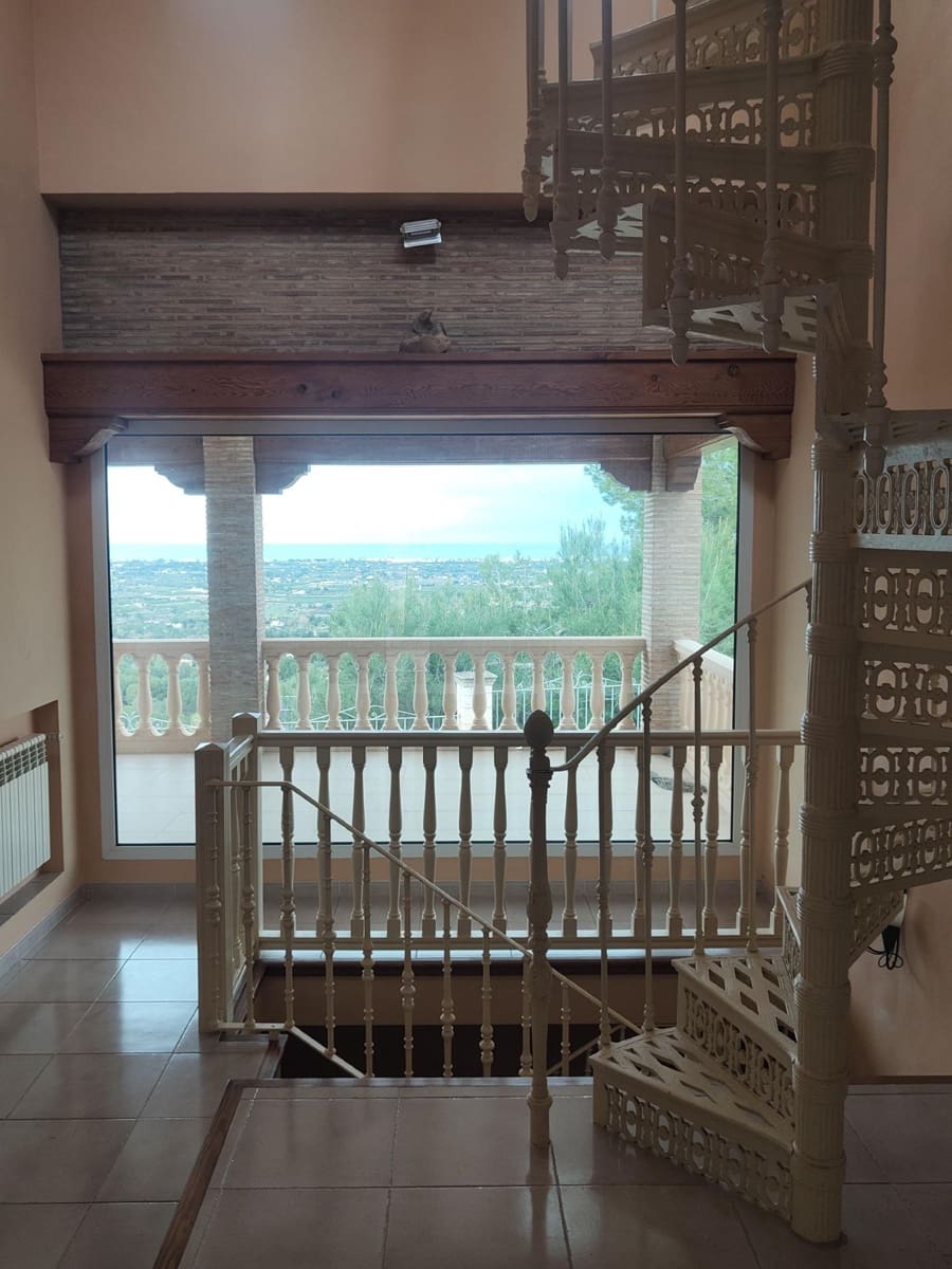 6 bedroom Villa for sale in La Sella with garage - € 899,000 (Ref: 9591505)