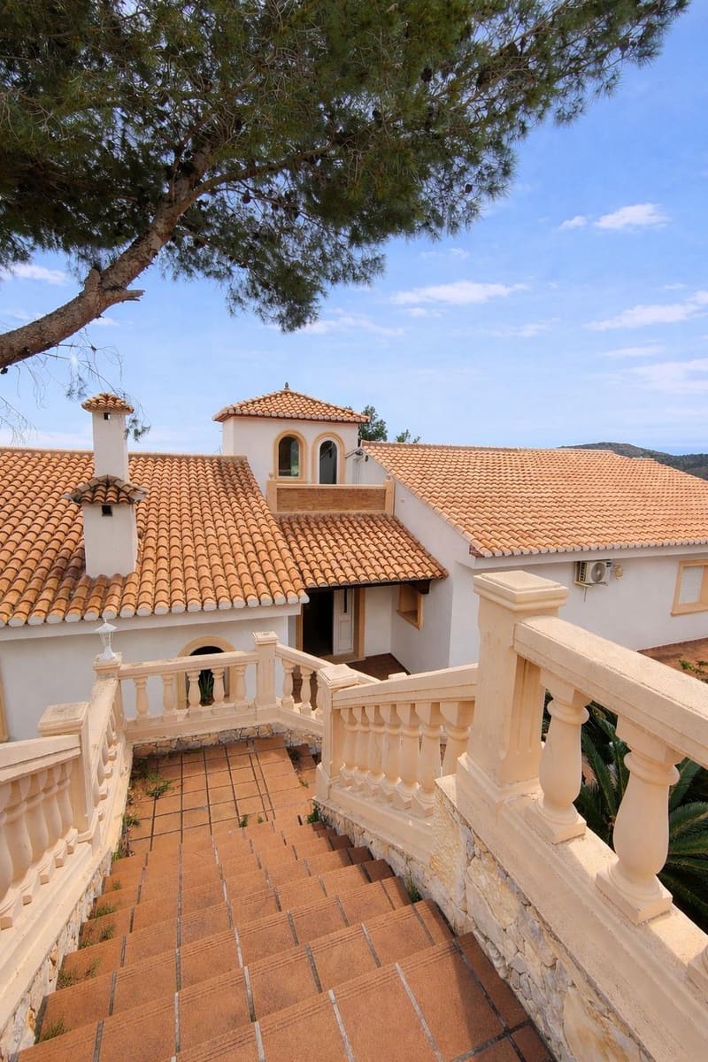 6 bedroom Villa for sale in La Sella with garage - € 899,000 (Ref: 9591505)