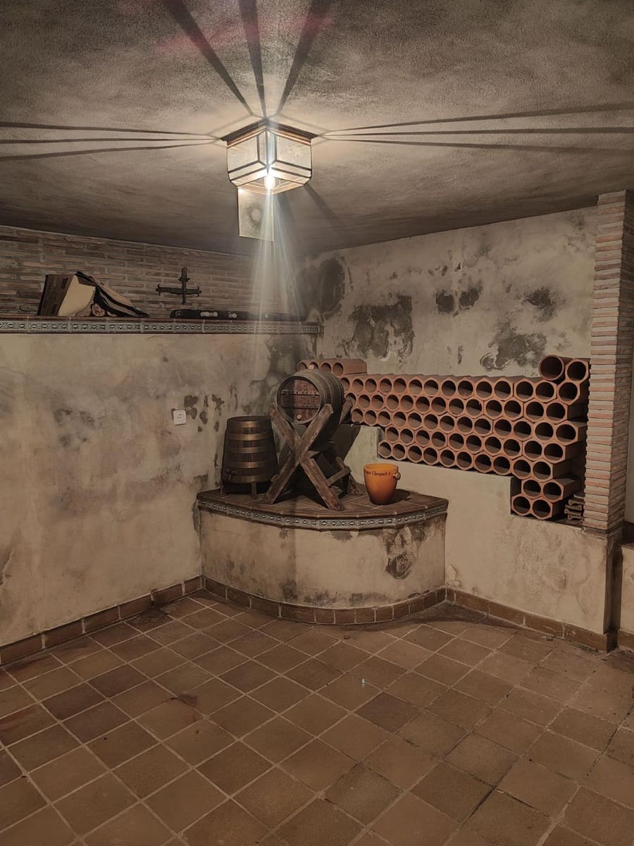 6 bedroom Villa for sale in La Sella with garage - € 899,000 (Ref: 9591505)
