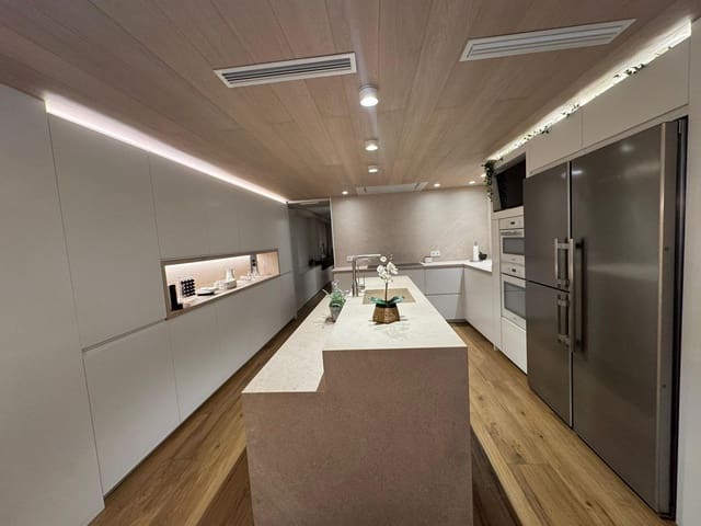 4 soverom Leilighet til leie i El Puerto, Dénia med garasje - € 2 550 (Ref: 9640385)