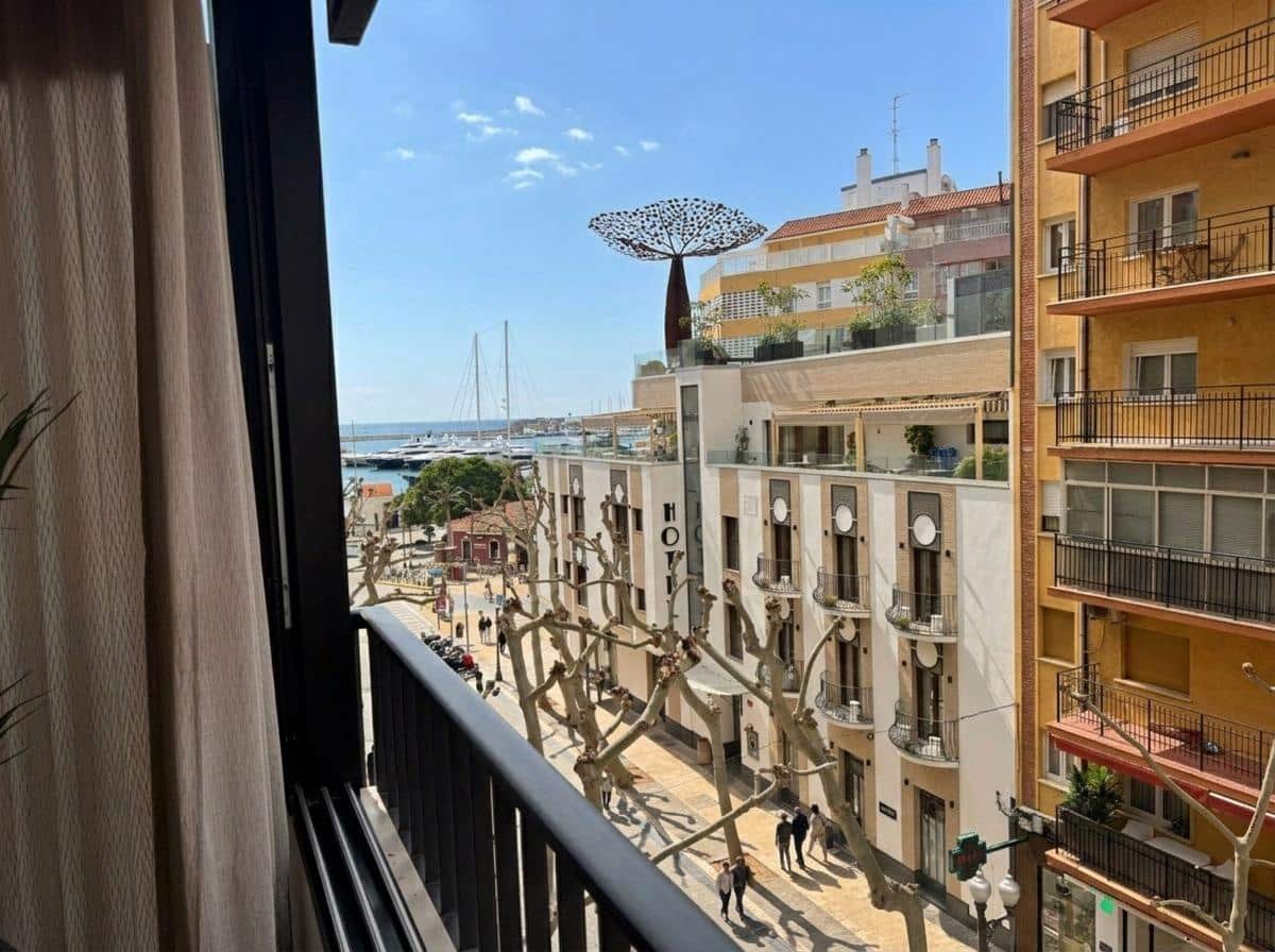 4 bedroom Flat for rent in Denia with garage - € 2,550 (Ref: 9640385)