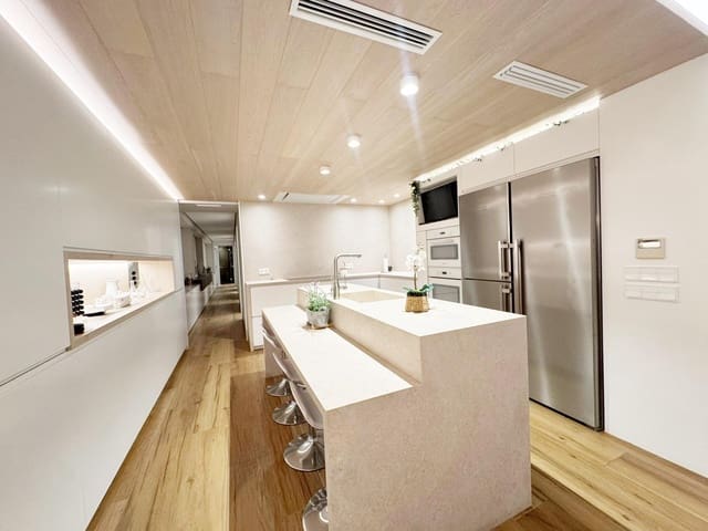 Appartement de 4 chambres à louer à El Puerto, Dénia avec garage - 2 550 € (Ref: 9640385)