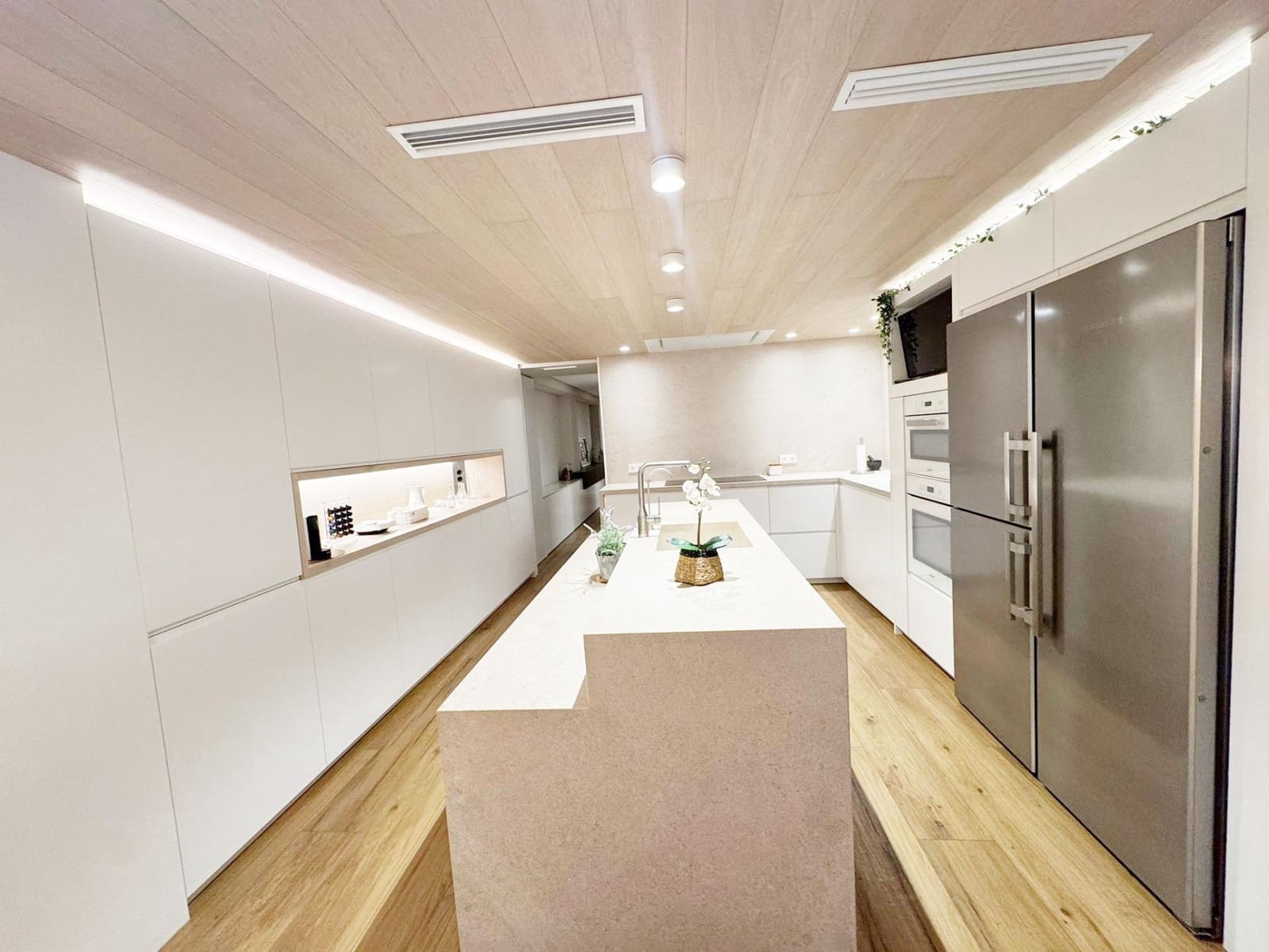 4 bedroom Flat for rent in Denia with garage - € 2,550 (Ref: 9640385)