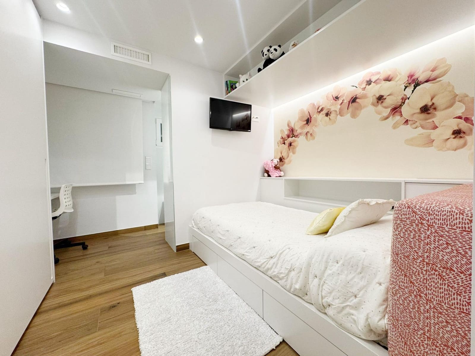 4 bedroom Flat for rent in Denia with garage - € 2,550 (Ref: 9640385)