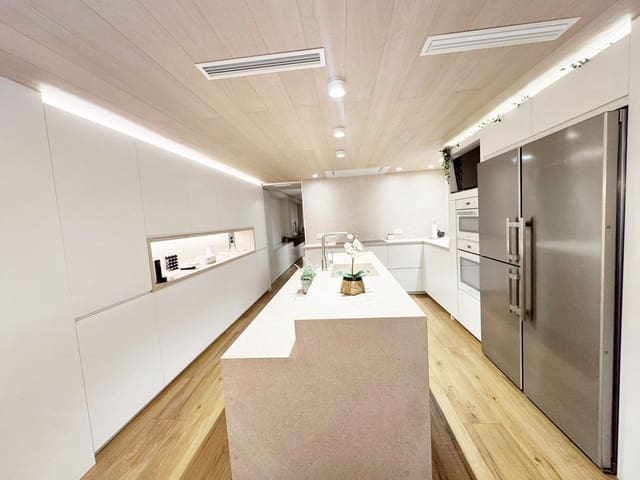 4 Zimmer Wohnung zu vermieten in El Puerto, Dénia mit Garage - 2.550 € (Ref: 9640385)