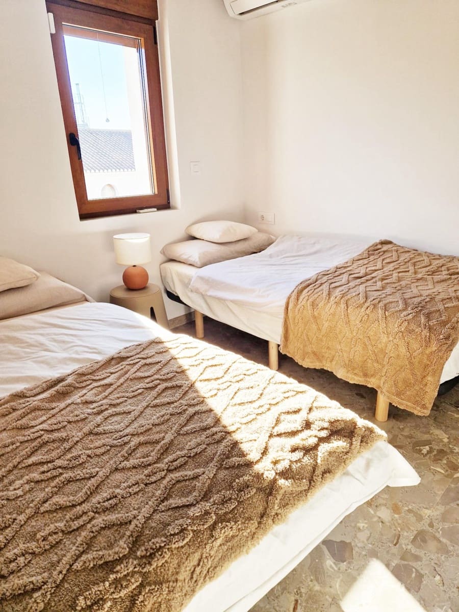 2 soveværelse Lejlighed til leje i Denia - € 3.600 (Ref: 9674433)