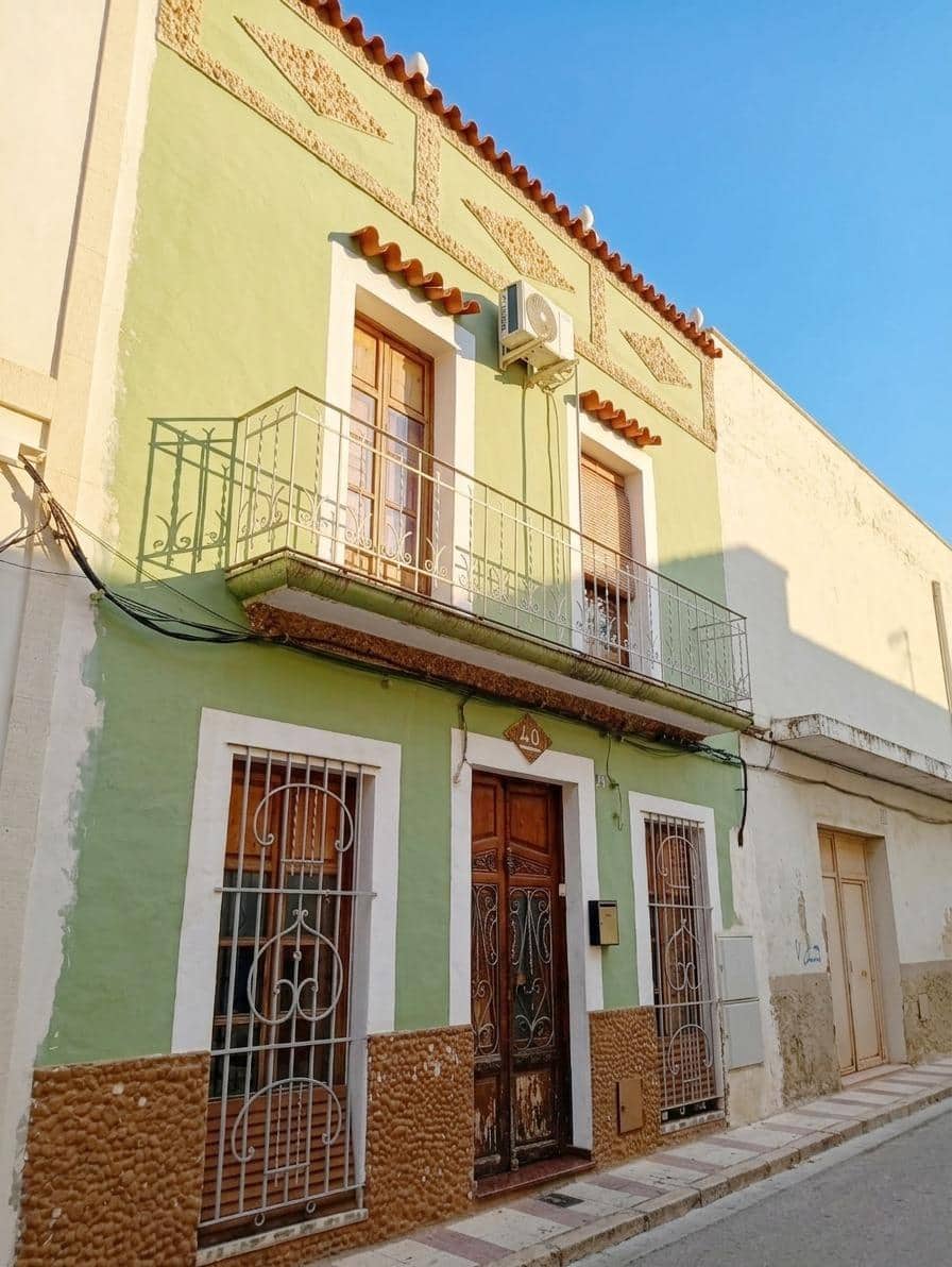 6 bedroom Townhouse for sale in Gata de Gorgos - € 270,000 (Ref: 9690940)