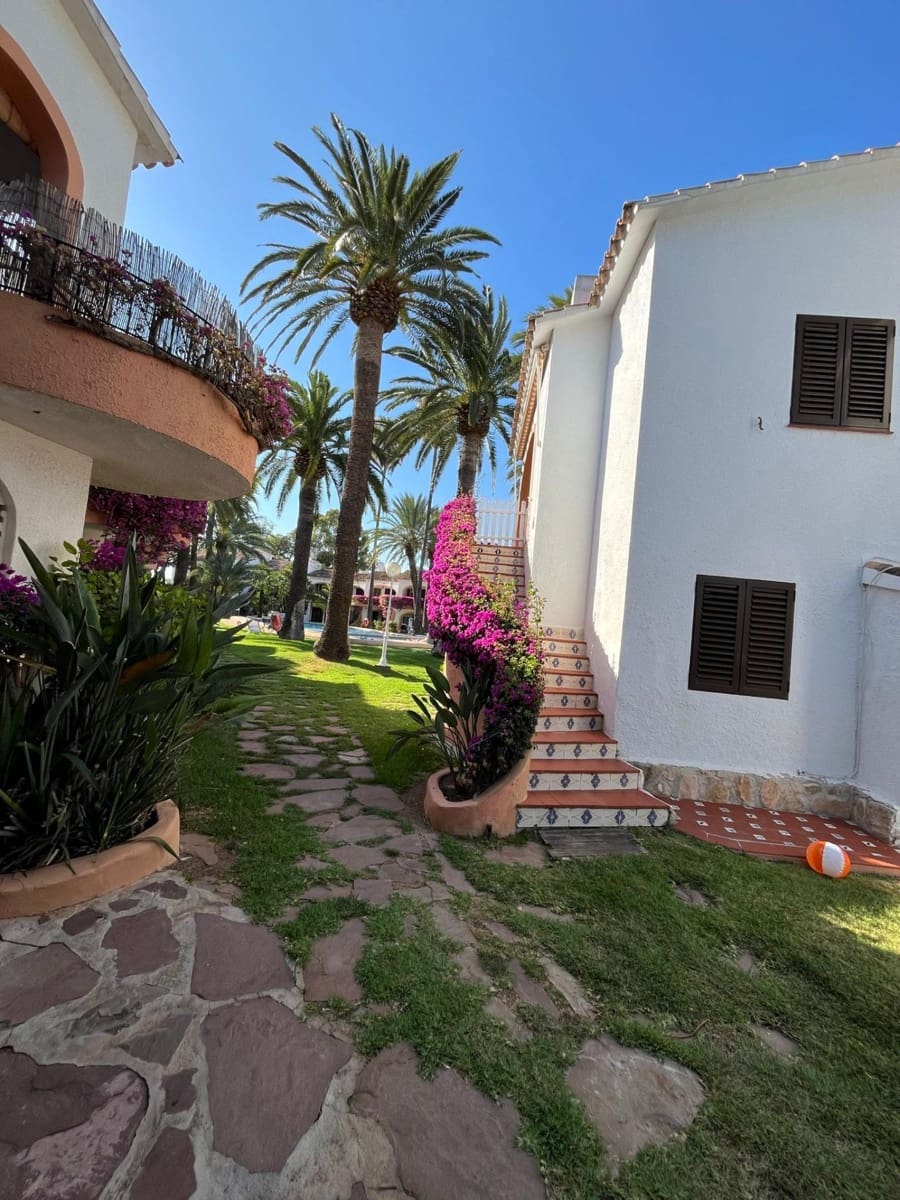 2 quarto Moradia Geminada para arrendar em Denia com piscina - 900 € (Ref: 9715061)
