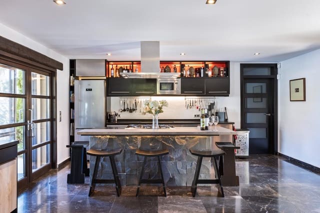 4 soverom Villa til salgs i Beniarbeig med svømmebasseng garasje - € 2 195 000 (Ref: 9721843)