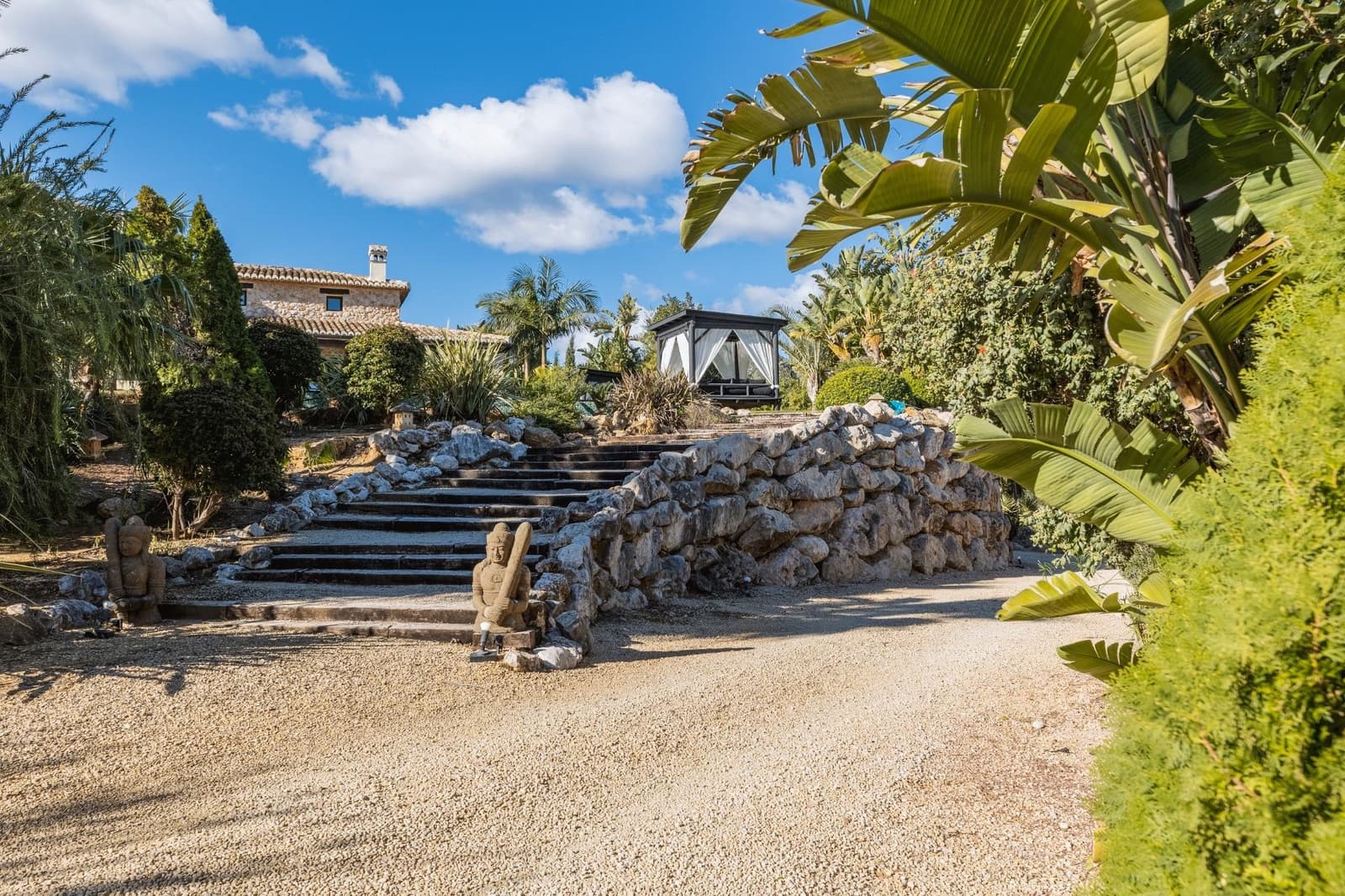 4 bedroom Villa for sale in Beniarbeig with pool garage - € 2,195,000 (Ref: 9721843)