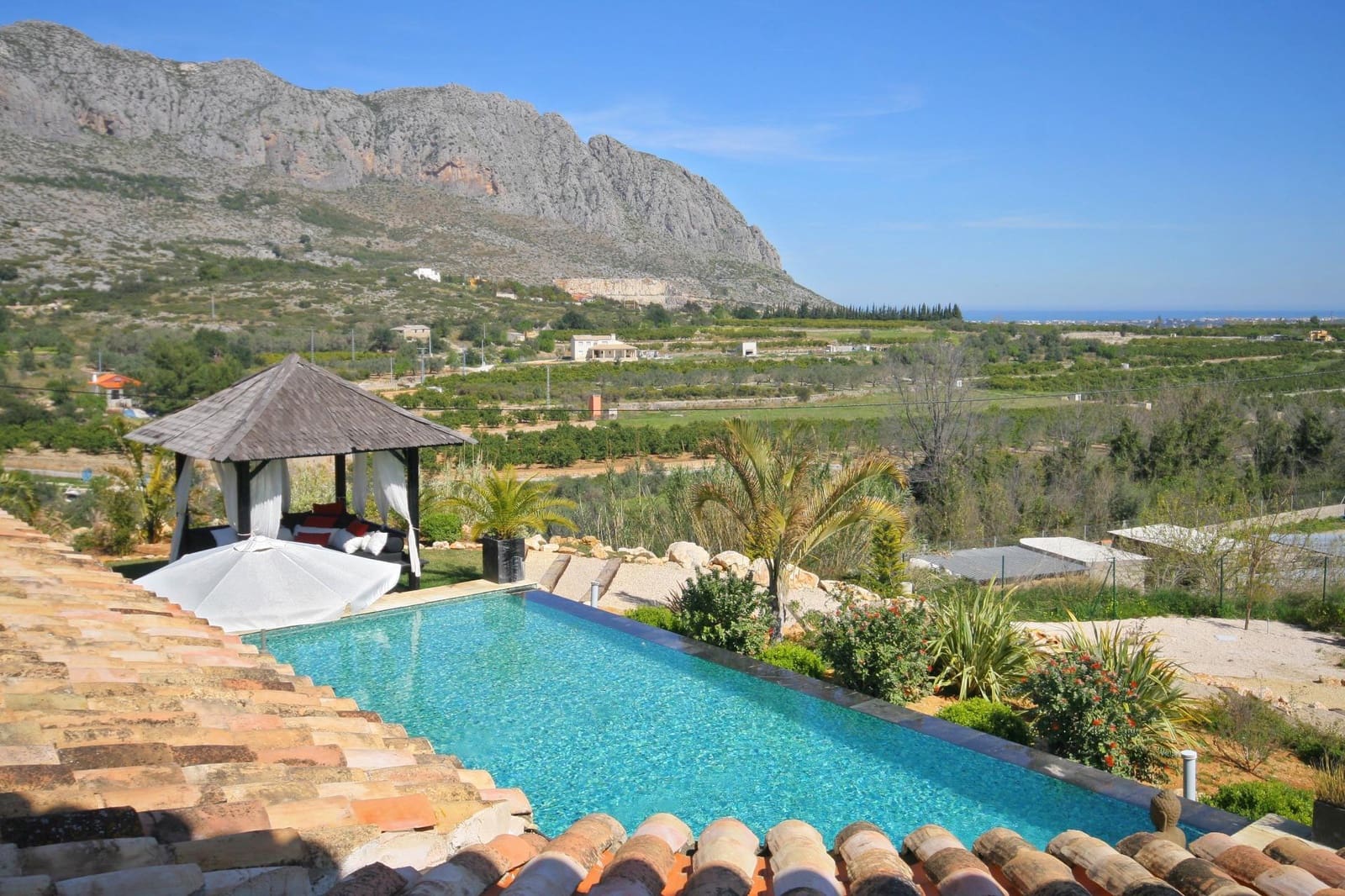 4 bedroom Villa for sale in Beniarbeig with pool garage - € 2,195,000 (Ref: 9721843)