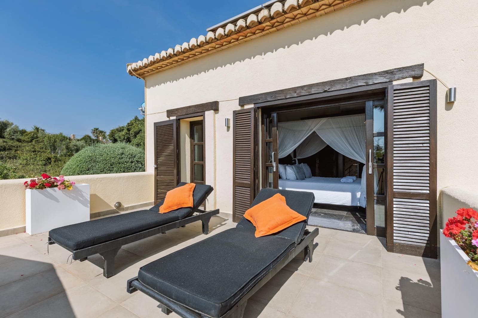 5 bedroom Villa for sale in Beniarbeig with pool garage - € 2,195,000 (Ref: 9721843)