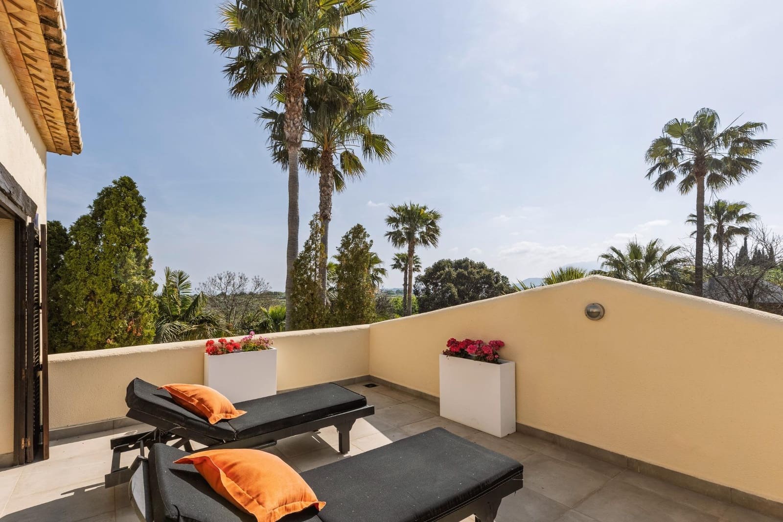 5 bedroom Villa for sale in Beniarbeig with pool garage - € 2,195,000 (Ref: 9721843)
