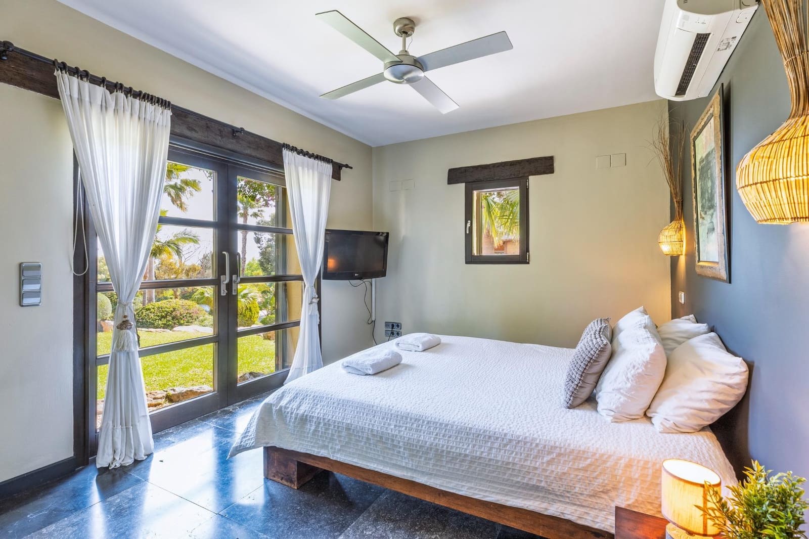 5 bedroom Villa for sale in Beniarbeig with pool garage - € 2,195,000 (Ref: 9721843)
