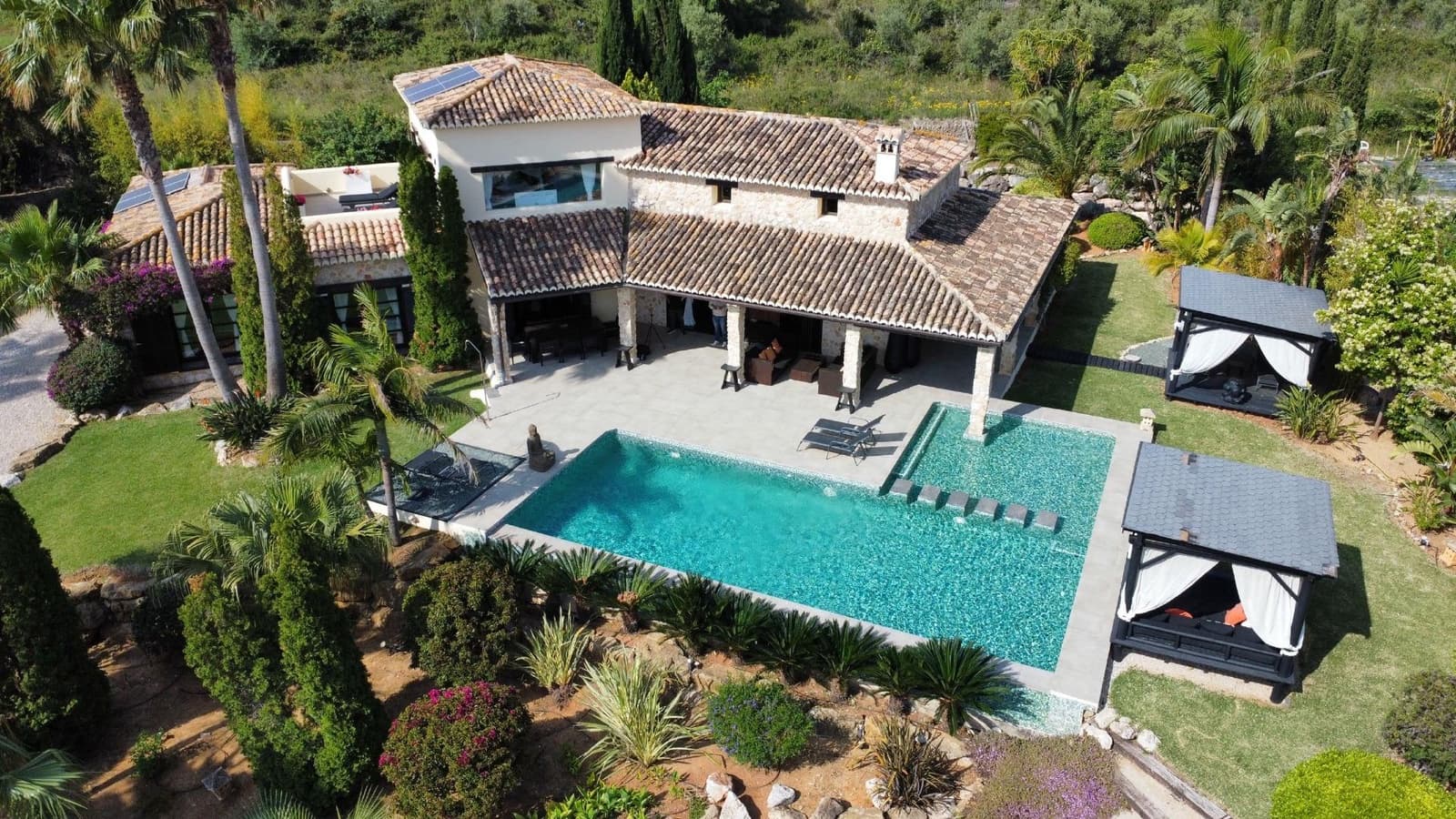5 bedroom Villa for sale in Beniarbeig with pool garage - € 2,195,000 (Ref: 9721843)