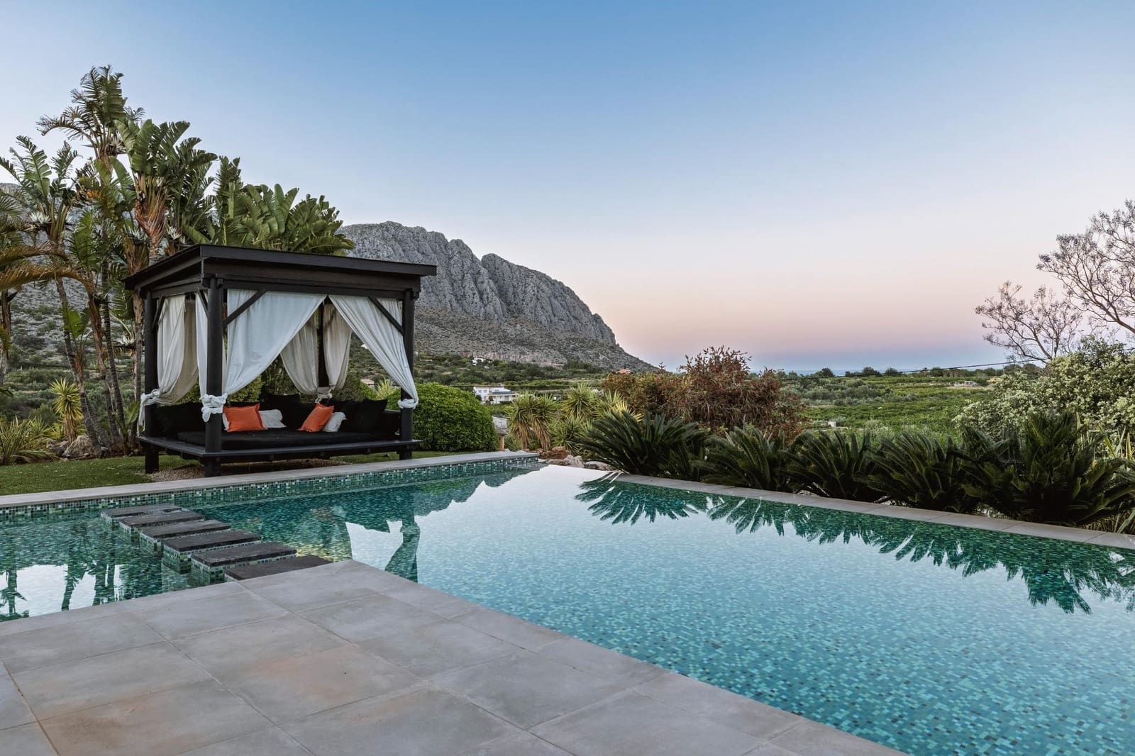 5 bedroom Villa for sale in Beniarbeig with pool garage - € 2,195,000 (Ref: 9721843)