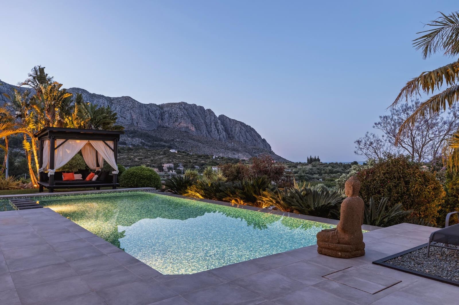 5 bedroom Villa for sale in Beniarbeig with pool garage - € 2,195,000 (Ref: 9721843)