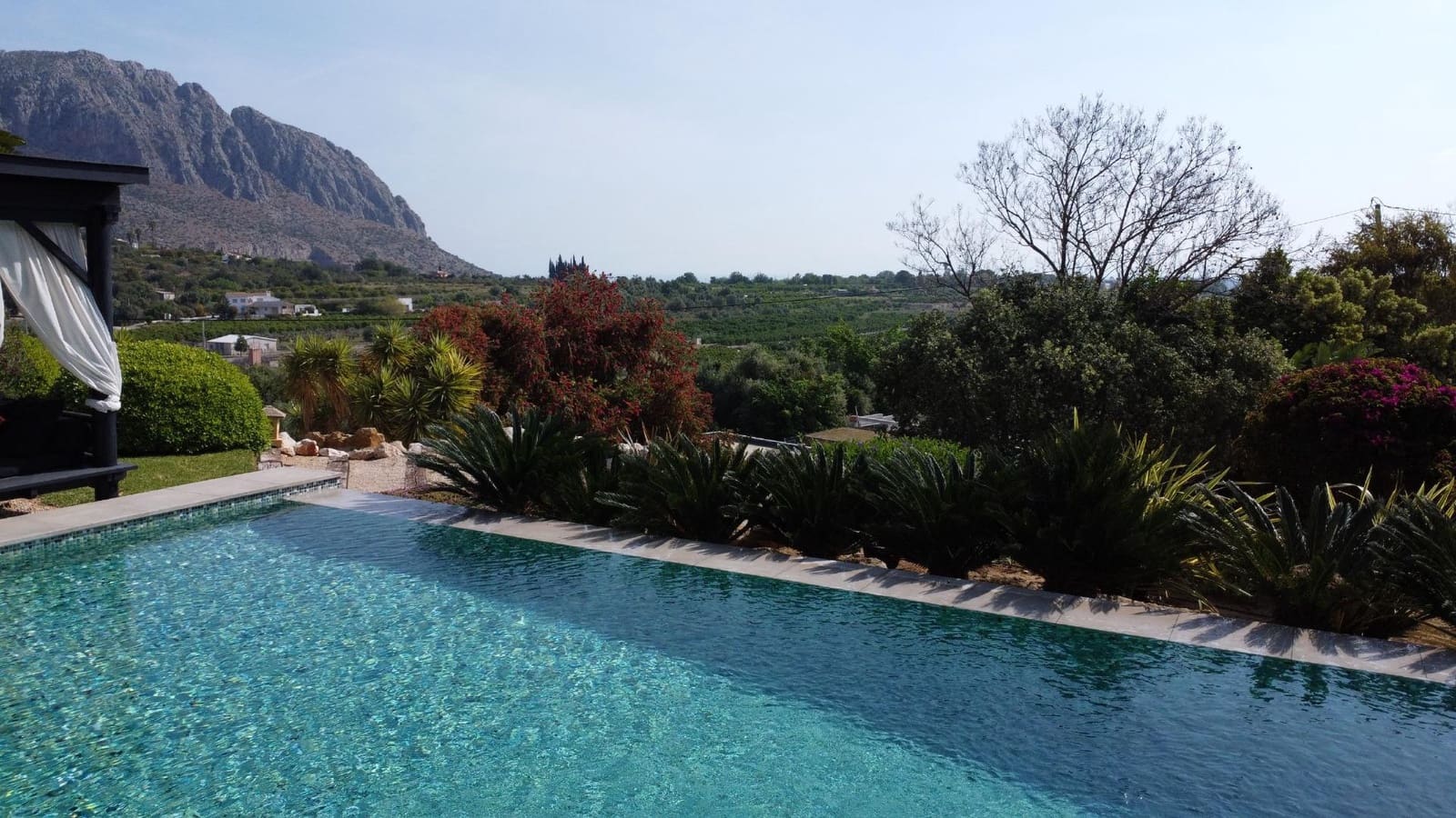 5 bedroom Villa for sale in Beniarbeig with pool garage - € 2,195,000 (Ref: 9721843)