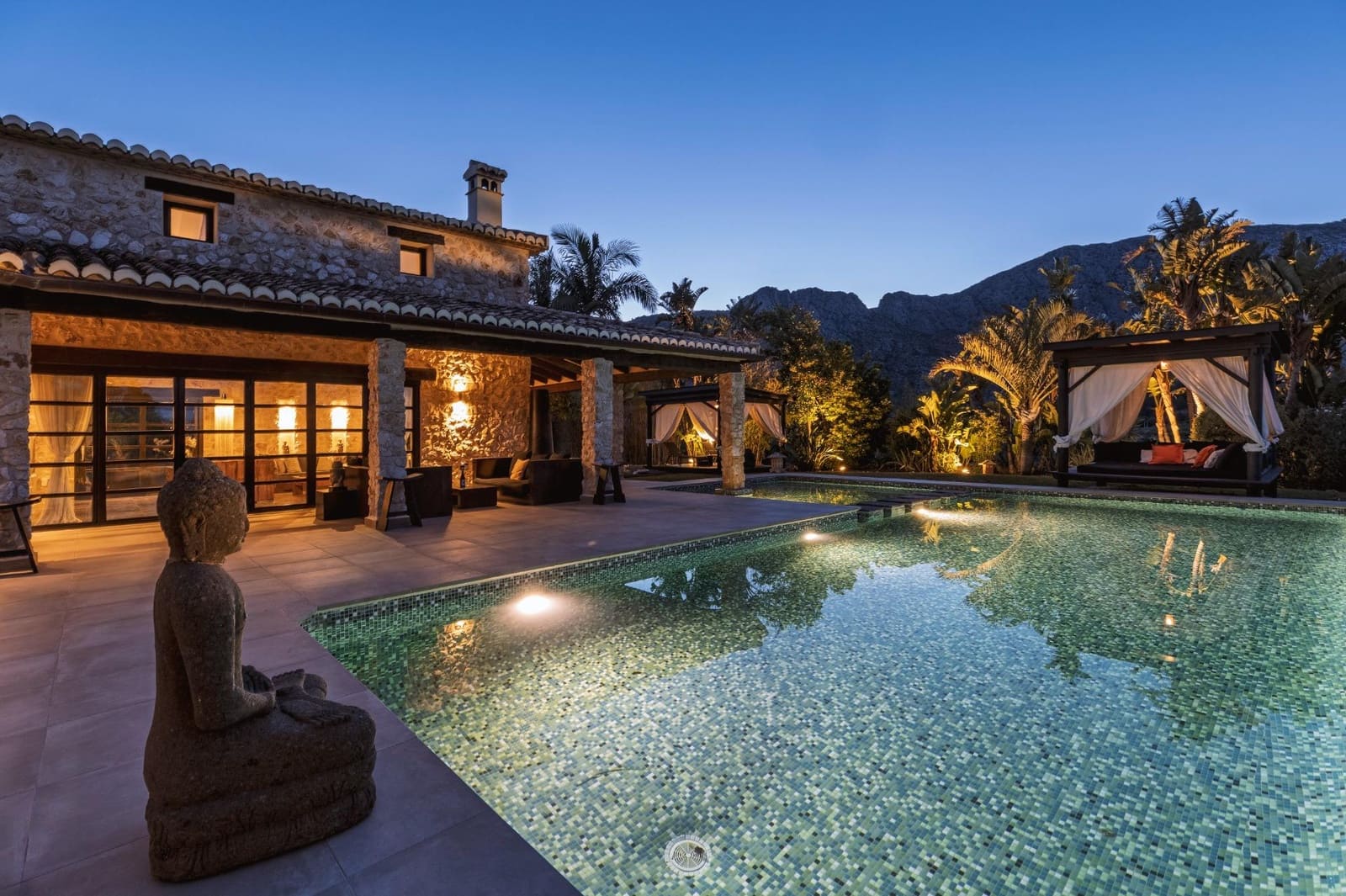 5 bedroom Villa for sale in Beniarbeig with pool garage - € 2,195,000 (Ref: 9721843)
