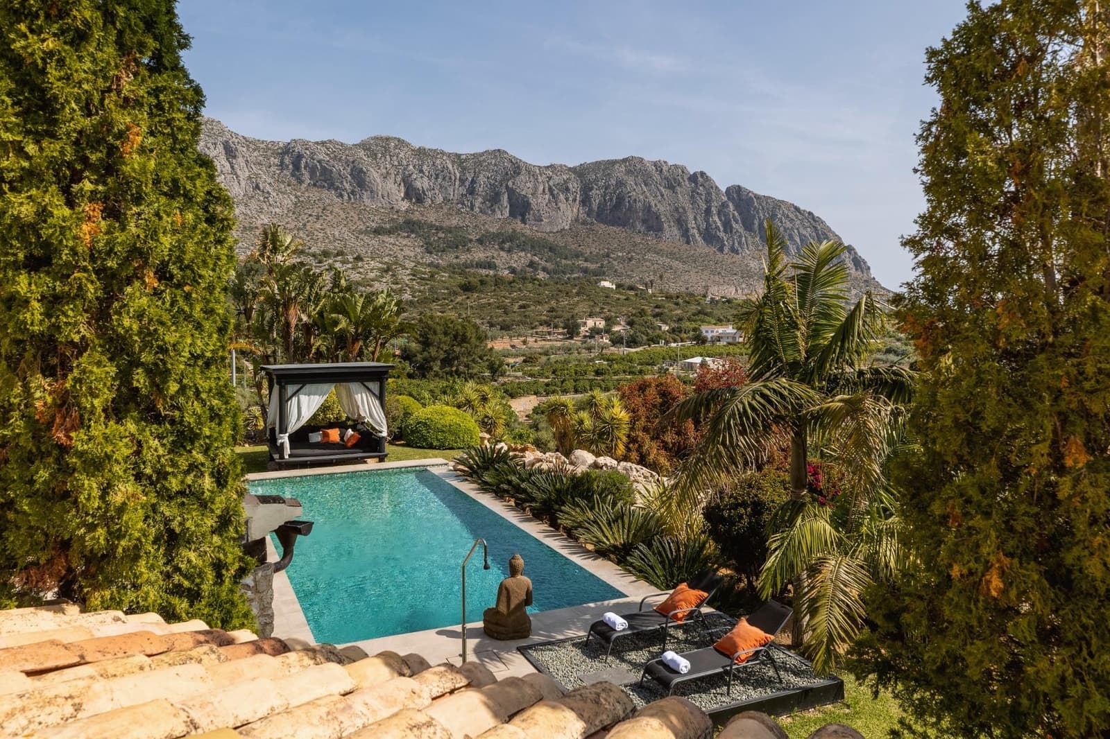 5 bedroom Villa for sale in Beniarbeig with pool garage - € 2,195,000 (Ref: 9721843)