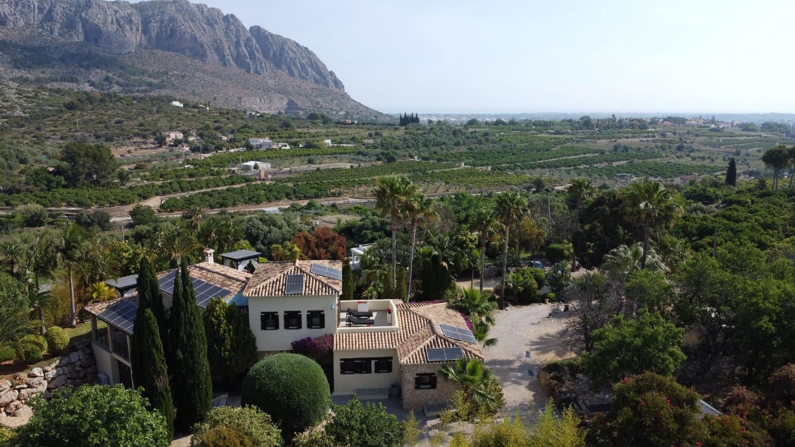 5 bedroom Villa for sale in Beniarbeig with pool garage - € 2,195,000 (Ref: 9721843)
