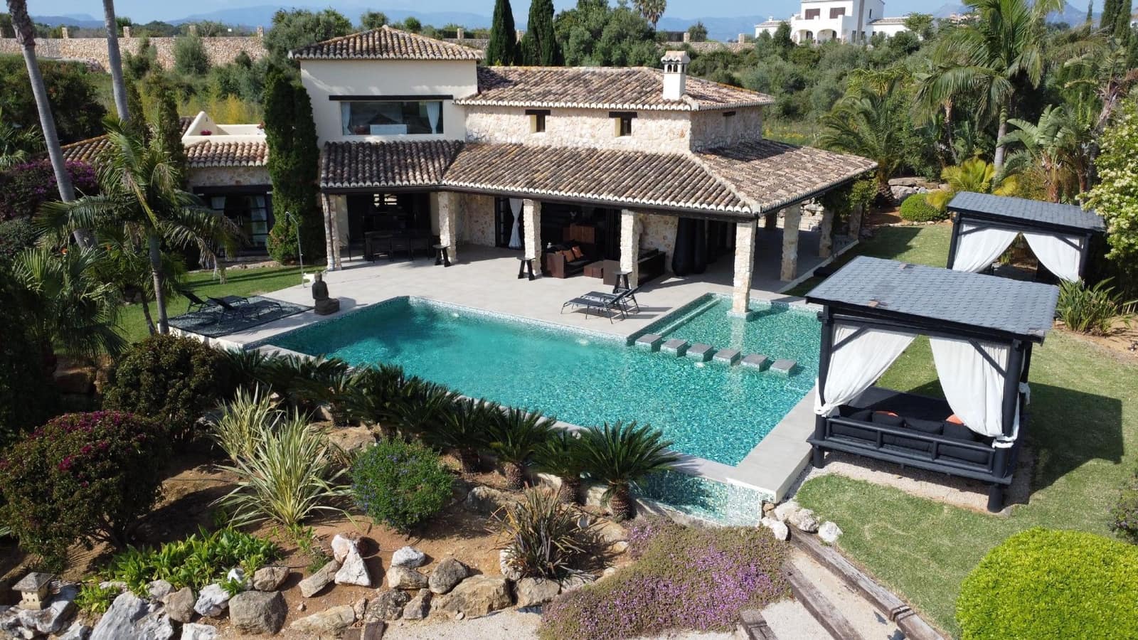 5 bedroom Villa for sale in Beniarbeig with pool garage - € 2,195,000 (Ref: 9721843)