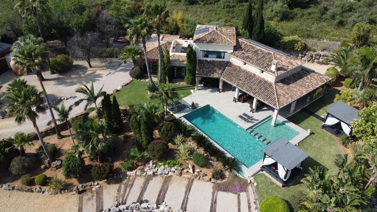 5 bedroom Villa for sale in Beniarbeig with pool garage - € 2,195,000 (Ref: 9721843)