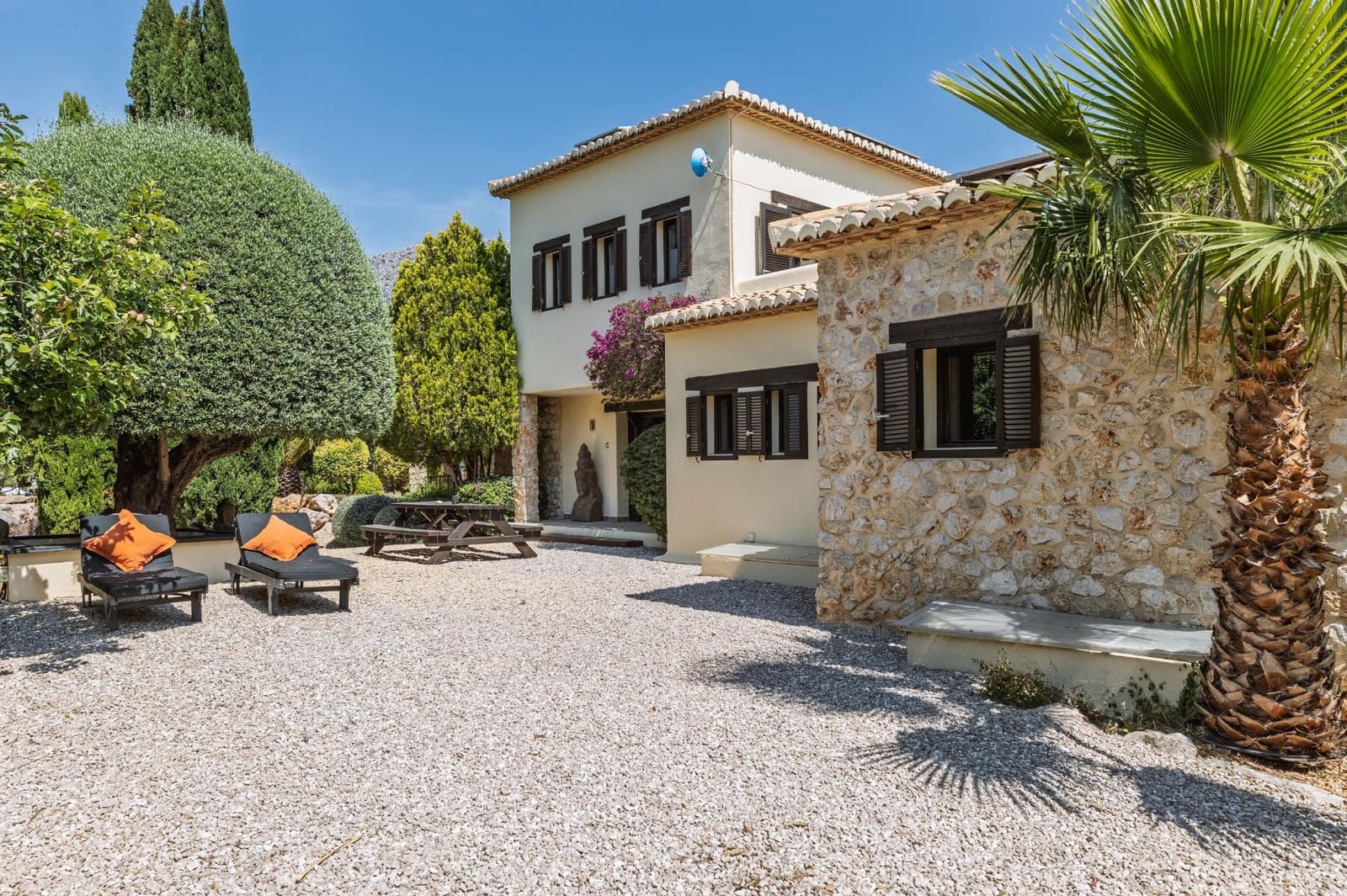 5 bedroom Villa for sale in Beniarbeig with pool garage - € 2,195,000 (Ref: 9721843)