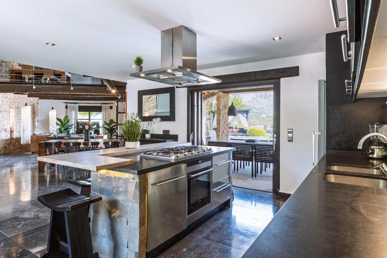 5 bedroom Villa for sale in Beniarbeig with pool garage - € 2,195,000 (Ref: 9721843)
