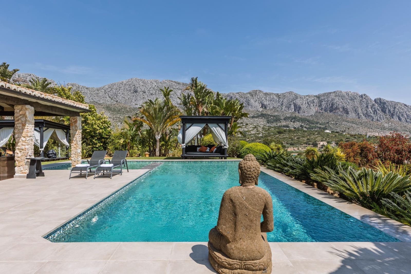 5 bedroom Villa for sale in Beniarbeig with pool garage - € 2,195,000 (Ref: 9721843)
