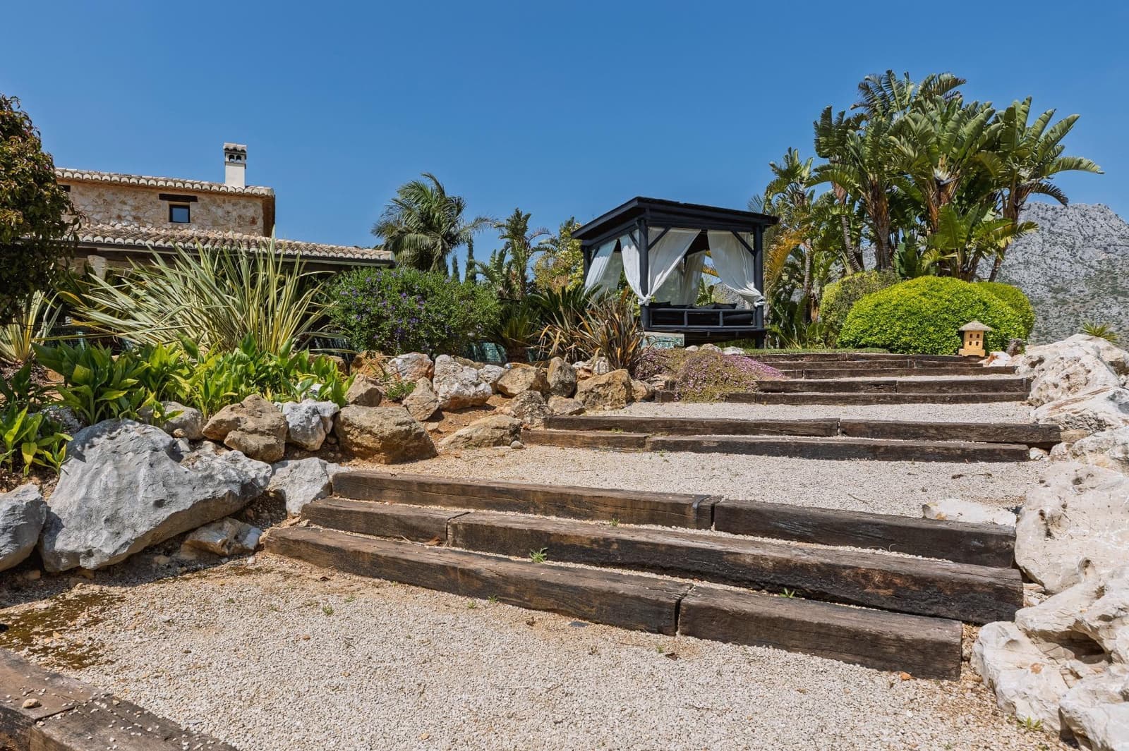 5 bedroom Villa for sale in Beniarbeig with pool garage - € 2,195,000 (Ref: 9721843)