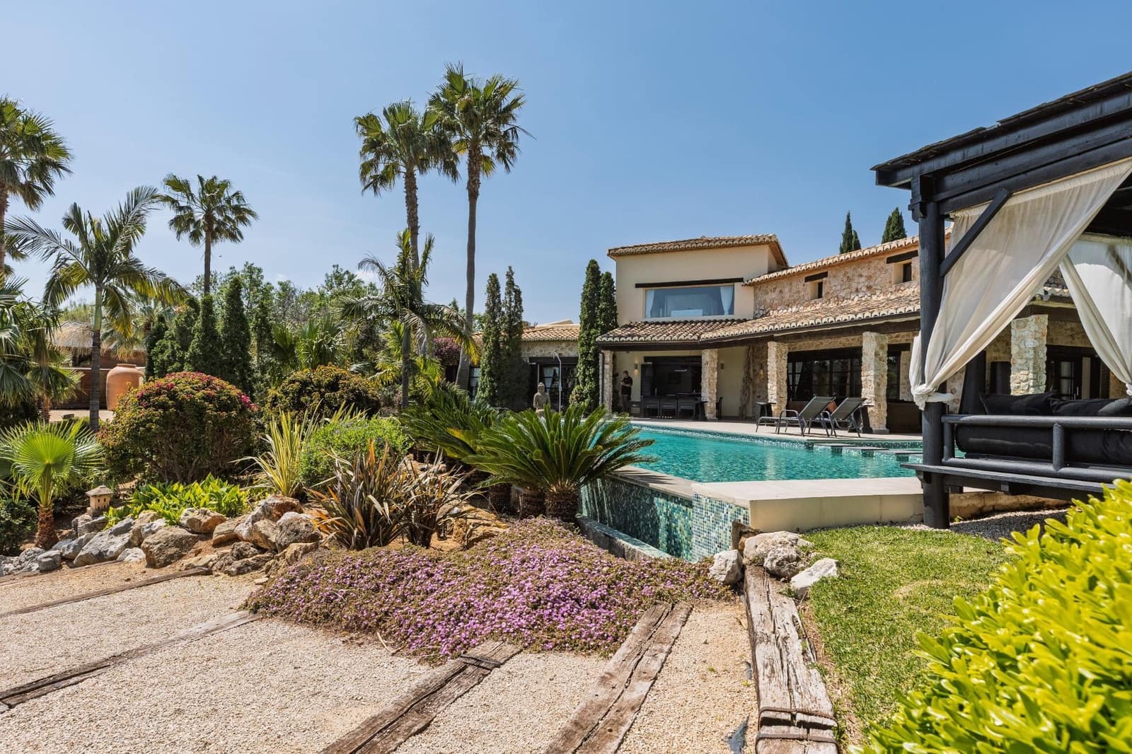 5 bedroom Villa for sale in Beniarbeig with pool garage - € 2,195,000 (Ref: 9721843)