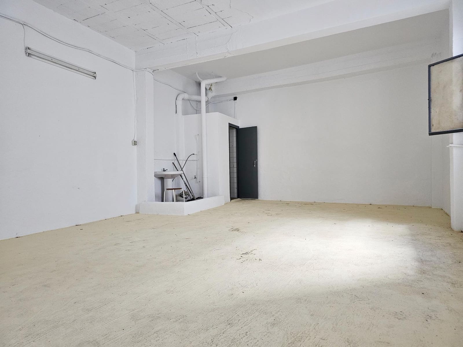 Comercial para venda em Denia - 158 000 € (Ref: 9732375)