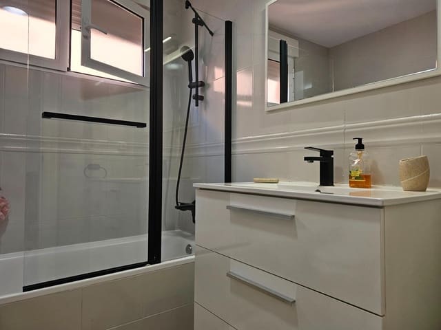 2 Zimmer Apartment zu vermieten in Centro Urbano, Dénia mit Pool Garage - 1.000 € (Ref: 9752174)