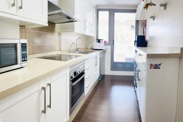 Appartement de 3 chambres à louer à Centro Urbano, Dénia avec piscine garage - 1 500 € (Ref: 9752175)