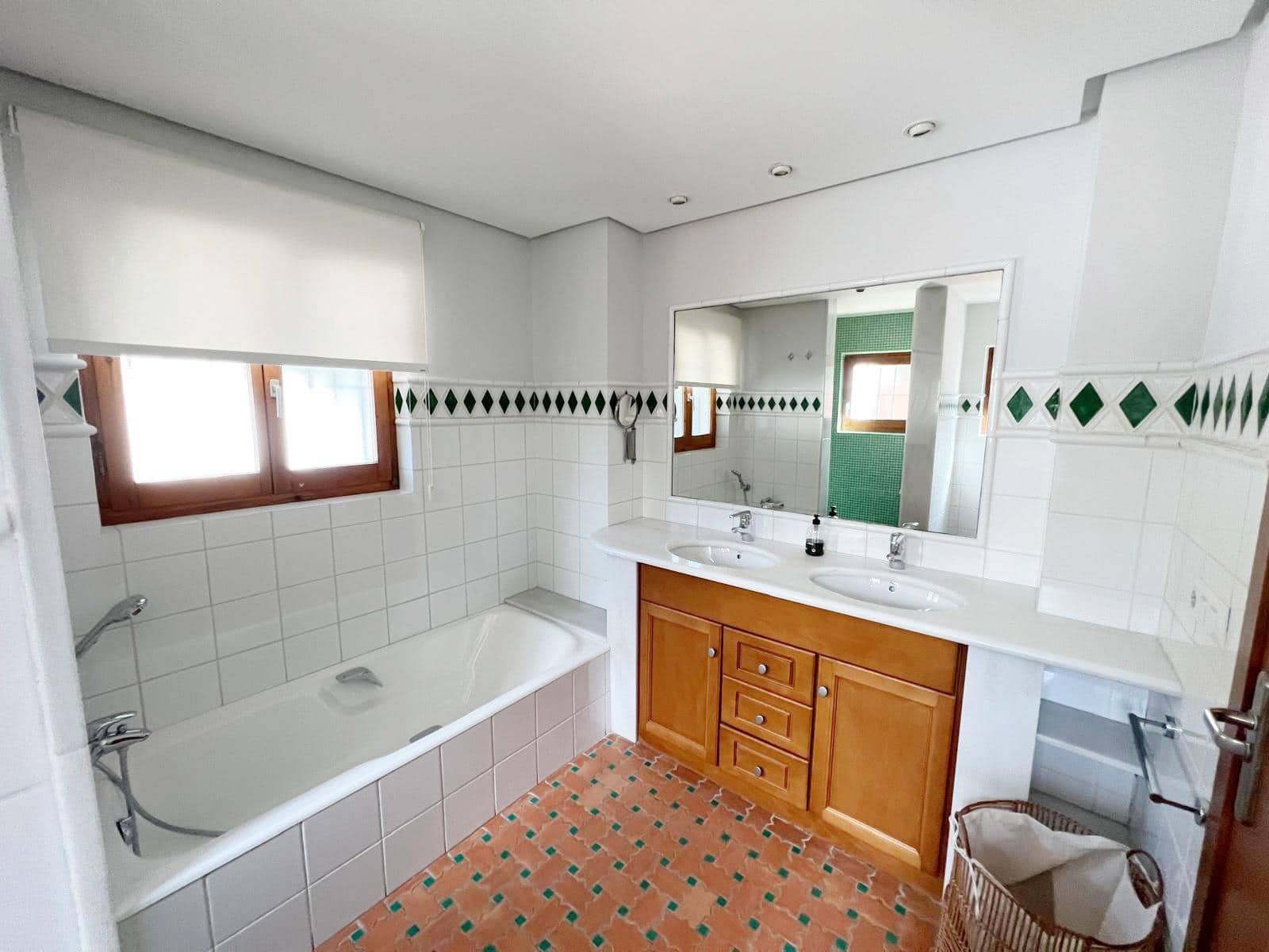 2 bedroom Semi-detached Villa for rent in Denia with garage - € 2,500 (Ref: 9755870)