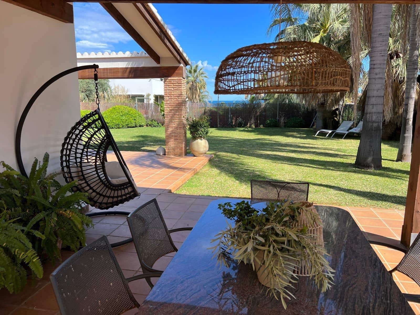 2 bedroom Semi-detached Villa for rent in Denia with garage - € 2,500 (Ref: 9755870)